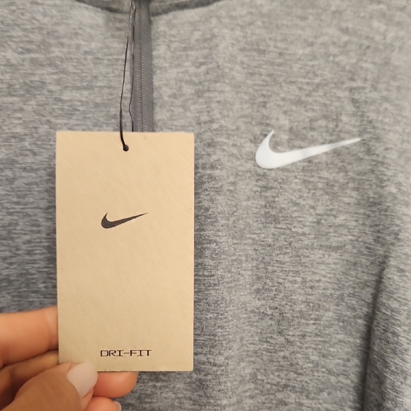 NWT Nike Women's Gray 1/2 Zip Running Top Size XS - Picture 3 of 14